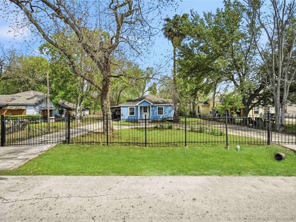 5513 Makeig Street, Houston TX 77026