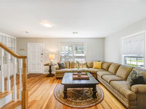 1550 Sue Barnett Drive, Houston TX 77018