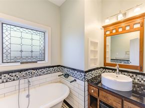 1550 Sue Barnett Drive, Houston TX 77018