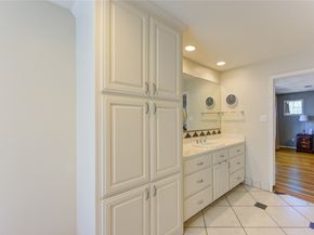 1550 Sue Barnett Drive, Houston TX 77018