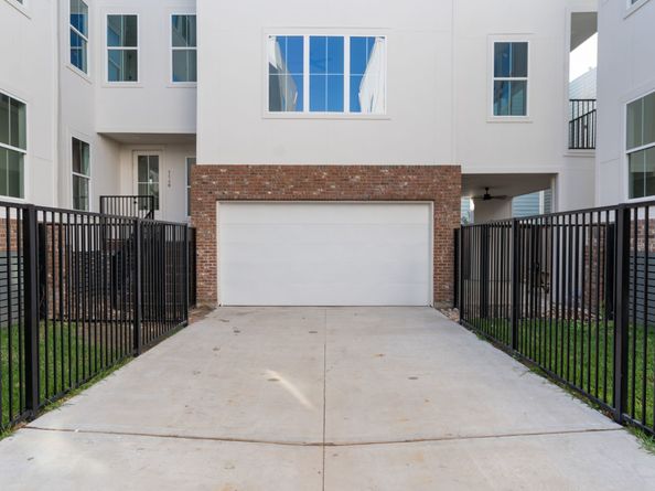 1140 W 16th Street, Houston TX 77008