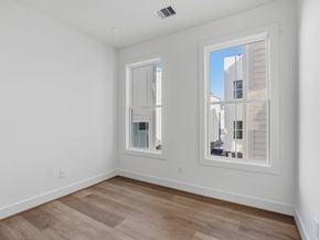 1140 W 16th Street, Houston TX 77008