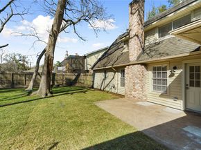 5707 Ash Oak Drive, Houston TX 77091