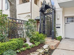 2211 Dunraven Lane, Houston TX 77019