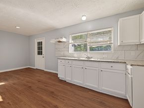 6058 Glenhurst Drive, Houston TX 77033