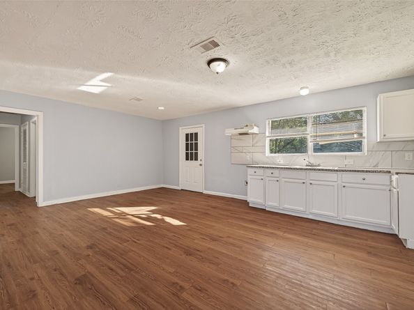 6058 Glenhurst Drive, Houston TX 77033