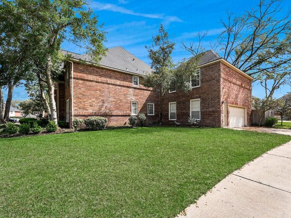 2015 Pecan Trail Drive, Richmond TX 77406