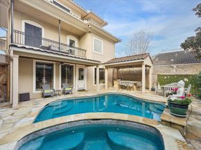 52 Briar Hollow Lane E, Houston TX 77027