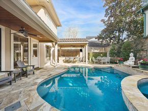 52 Briar Hollow Lane E, Houston TX 77027