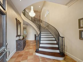 52 Briar Hollow Lane E, Houston TX 77027