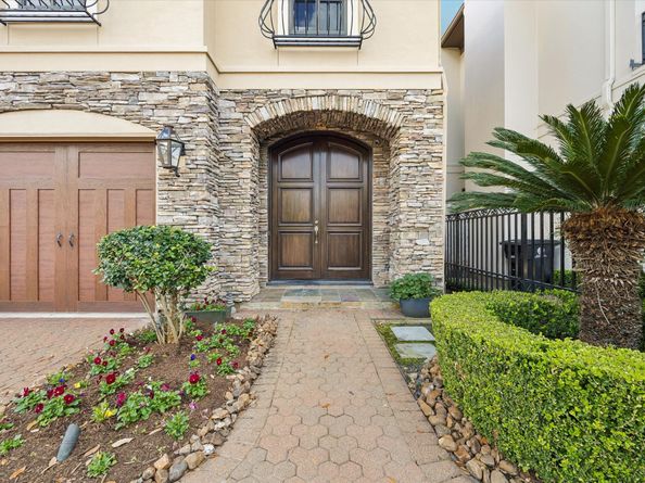 52 Briar Hollow Lane E, Houston TX 77027