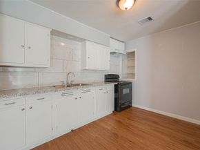 5619 Willow Glen Drive, Houston TX 77033