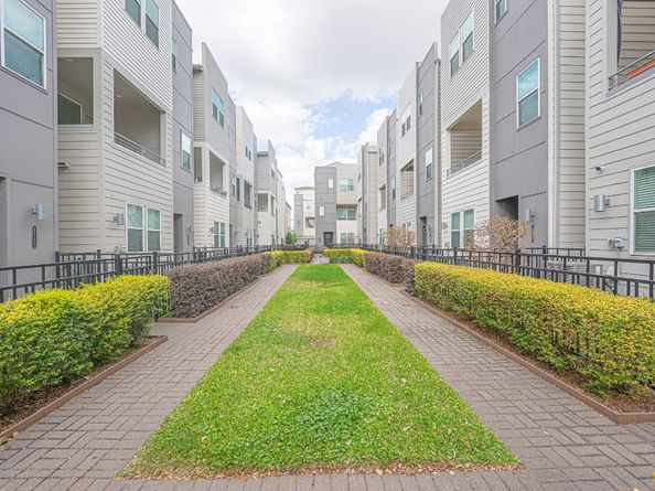 2721 Clinton Drive, Houston TX 77020