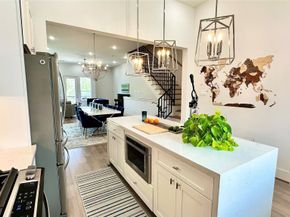 1216 W 21st Street, Houston TX 77008