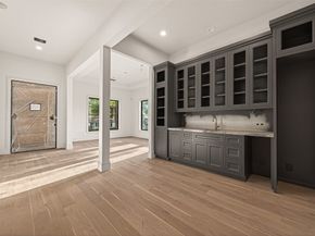 4046 Drummond Street, Houston TX 77025