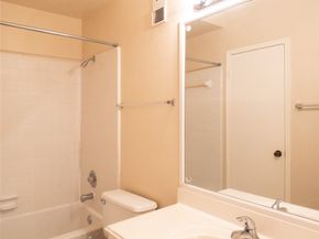 6500 Harbor Town Drive 3402, Houston TX 77036