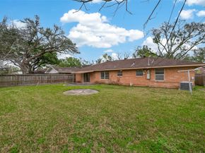 10814 Moonlight Drive, Houston TX 77096