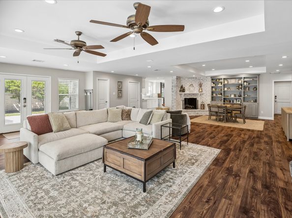 2011 Willowmoss Court, Houston TX 77008