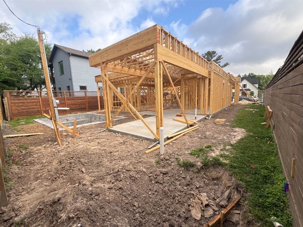 955 W 42nd Street, Houston TX 77018