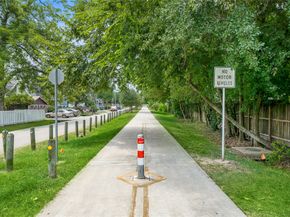 619 E 8th 1/2 Street, Houston TX 77007