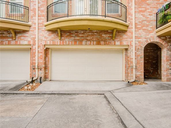 44 Versante Court, Houston TX 77070