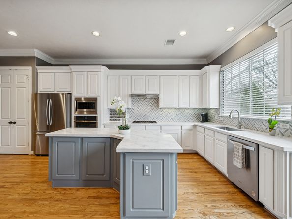 1525 W 25th Street, Houston TX 77008