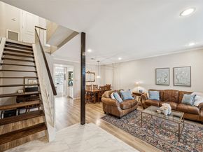 1223 Fountain View Drive 124, Houston TX 77057