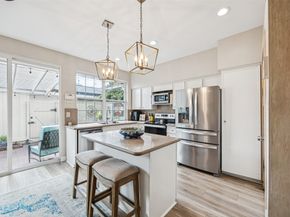 1223 Fountain View Drive 124, Houston TX 77057