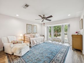 1223 Fountain View Drive 124, Houston TX 77057