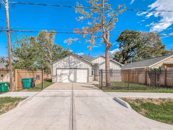 4633 Larkspur Street, Houston TX 77051