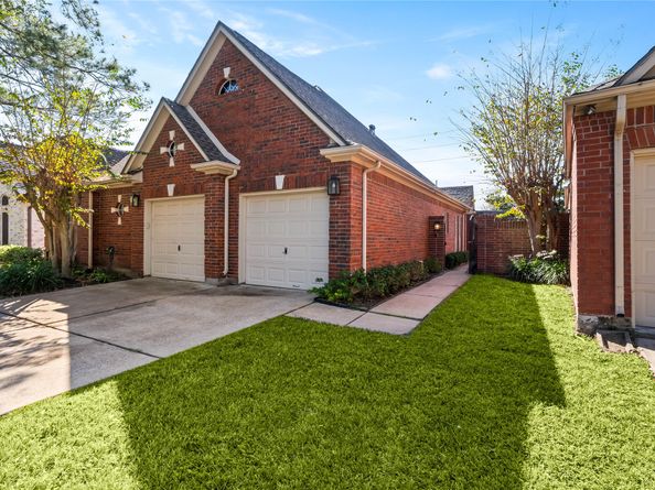 70 Grants Lake Circle, Sugar Land TX 77479