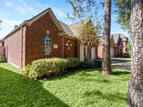 70 Grants Lake Circle, Sugar Land TX 77479