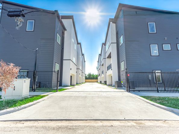 3209 St Emanuel Street B, Houston TX 77004