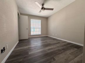 2220 Bering Dr Drive 12, Houston TX 77057