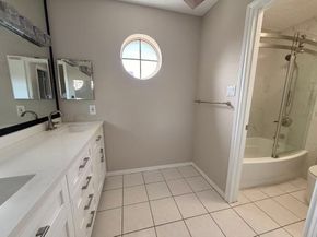 2220 Bering Dr Drive 12, Houston TX 77057