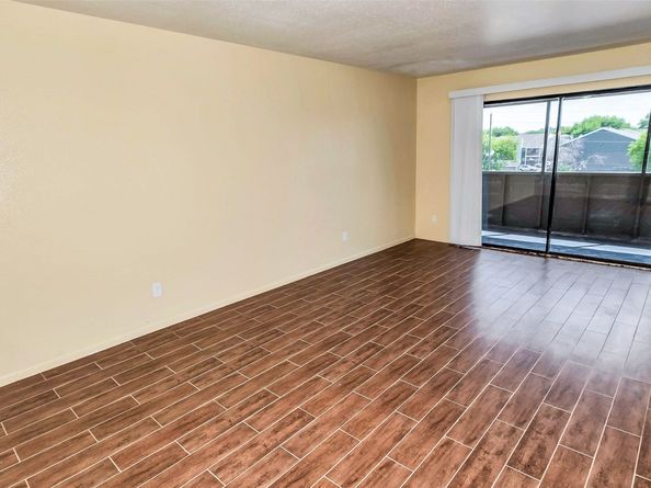 3035 Walnut Bend Lane 35, Houston TX 77042