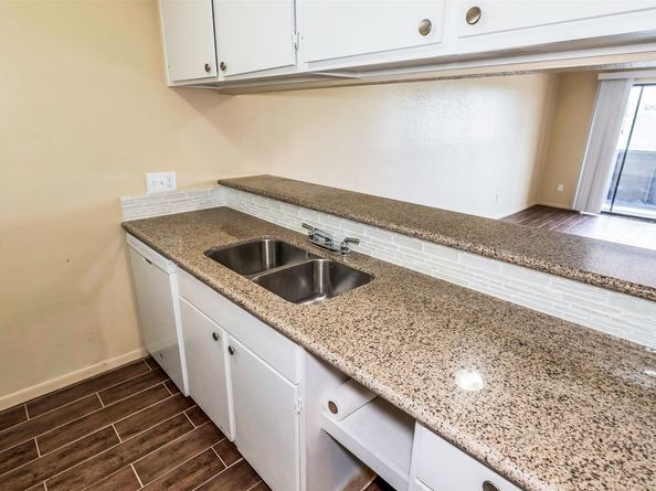 3035 Walnut Bend Lane 35, Houston TX 77042