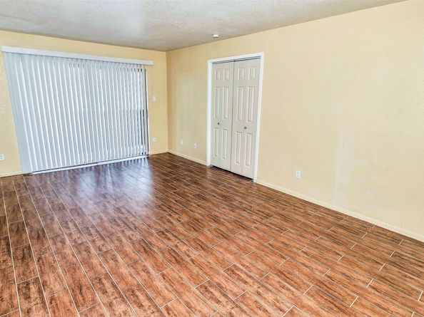 3035 Walnut Bend Lane 35, Houston TX 77042