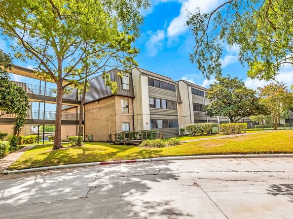 3035 Walnut Bend Lane 35, Houston TX 77042
