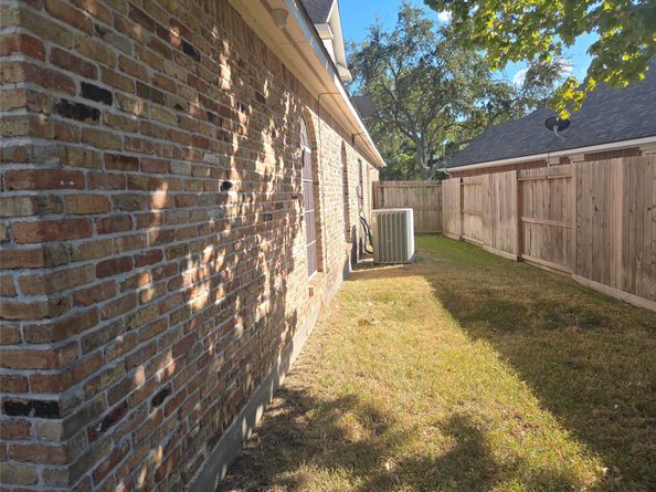 8411 Sandestine Court, Houston TX 77095