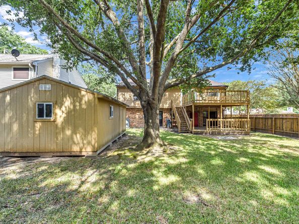 8426 Laurel Trails Drive, Houston TX 77095