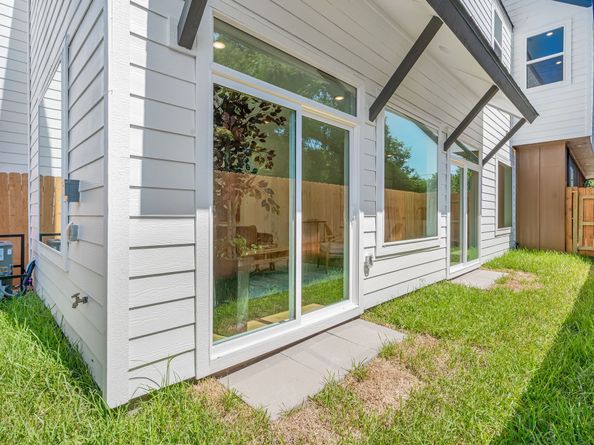 3620 SAUER Street B, Houston TX 77004