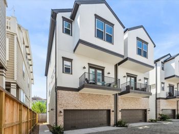 1116 W 15th 1/2 Street