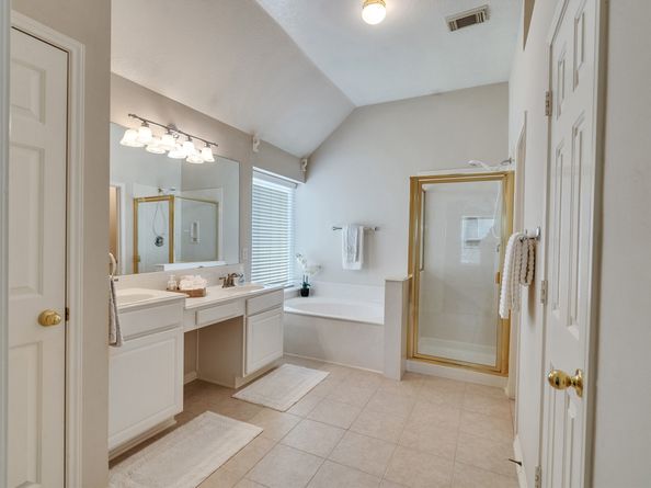 66 N Brooksedge Circle, The Woodlands TX 77382