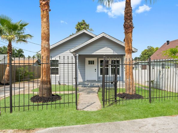 1605 W Hedrick Street, Houston TX 77011