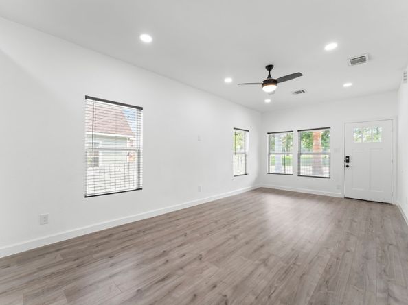 1605 W Hedrick Street, Houston TX 77011