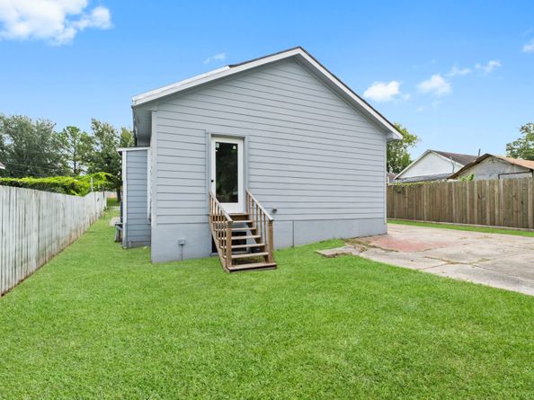 1605 W Hedrick Street, Houston TX 77011