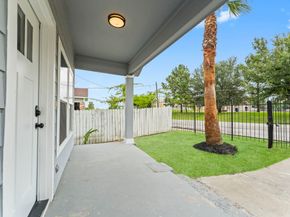 1605 W Hedrick Street, Houston TX 77011