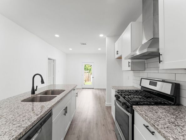 1605 W Hedrick Street, Houston TX 77011