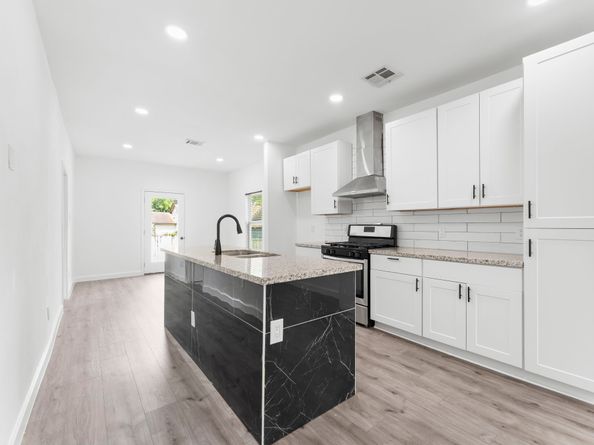 1605 W Hedrick Street, Houston TX 77011